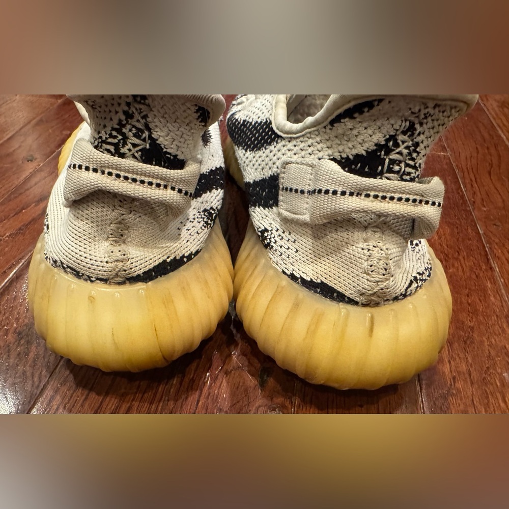 Adidas Yeezy Boost 350 V2 in Zebra Men’s Sz 11 Used Condition White Black Red - Picture 3 of 9